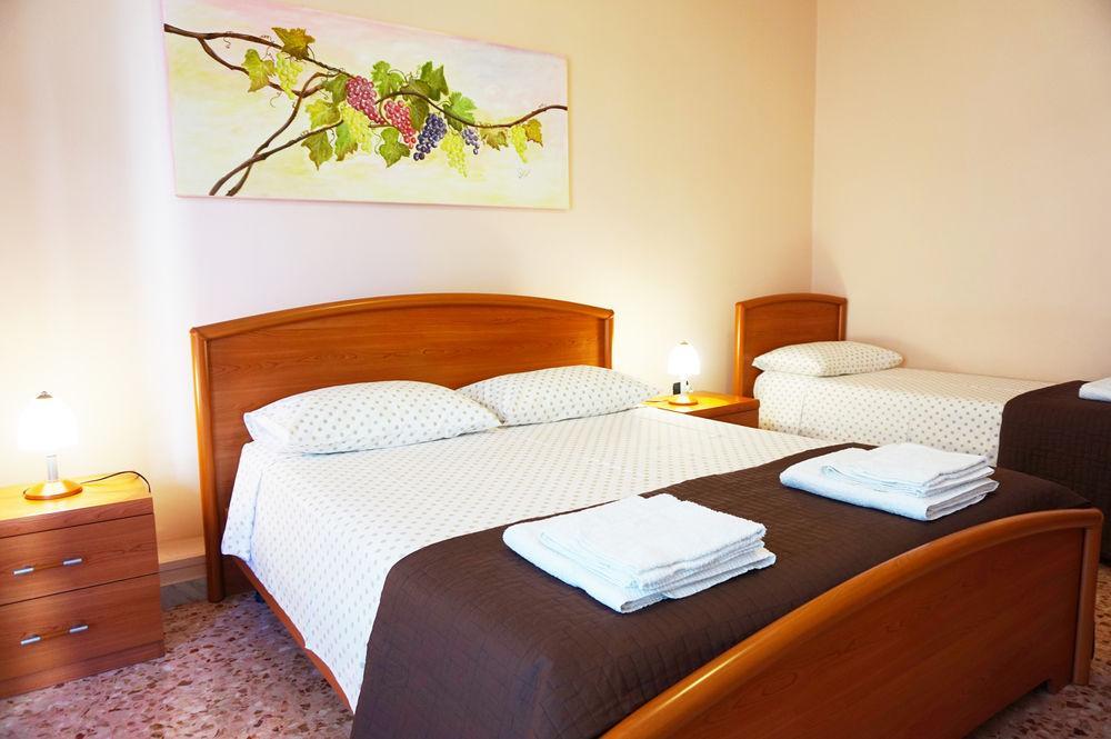 B&B Piazza 300mila Lecce Esterno foto