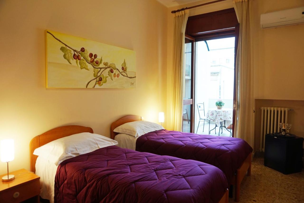 B&B Piazza 300mila Lecce Esterno foto